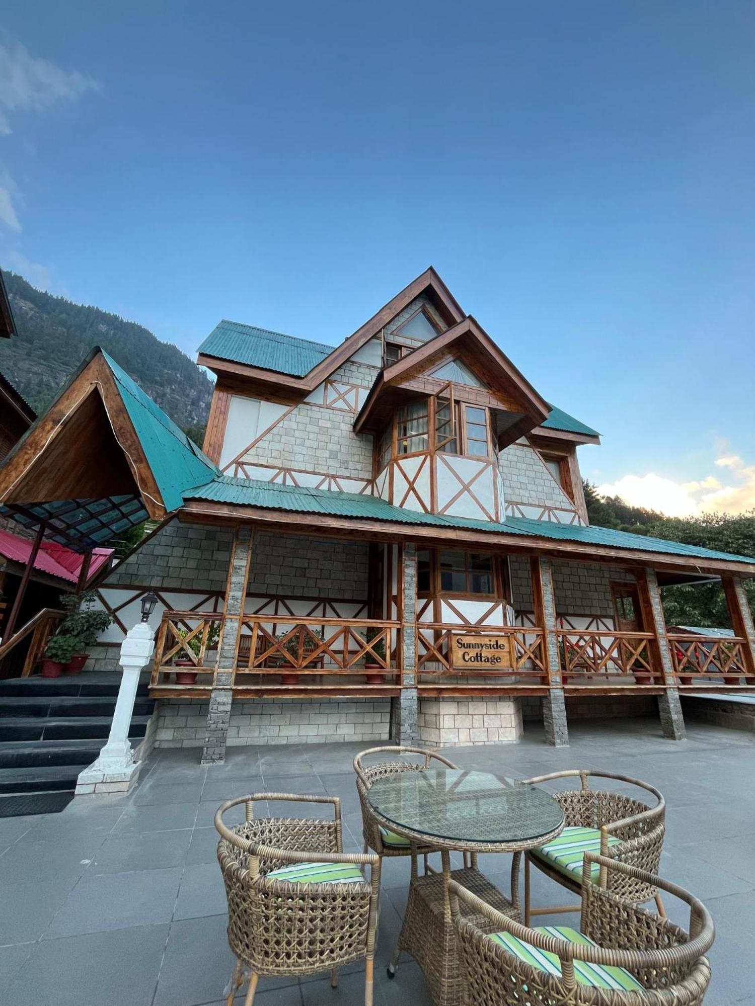 Manuallaya The Resort & Spa Manāli Exteriör bild