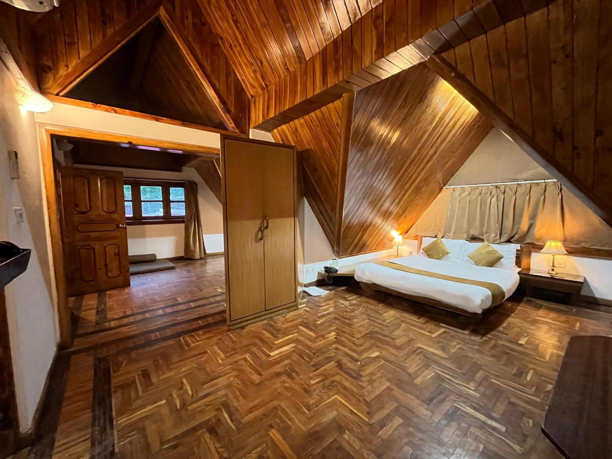 Manuallaya The Resort & Spa Manāli Exteriör bild