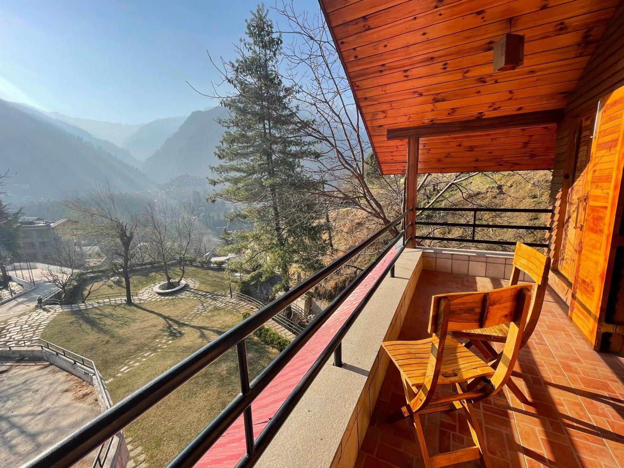 Manuallaya The Resort & Spa Manāli Exteriör bild