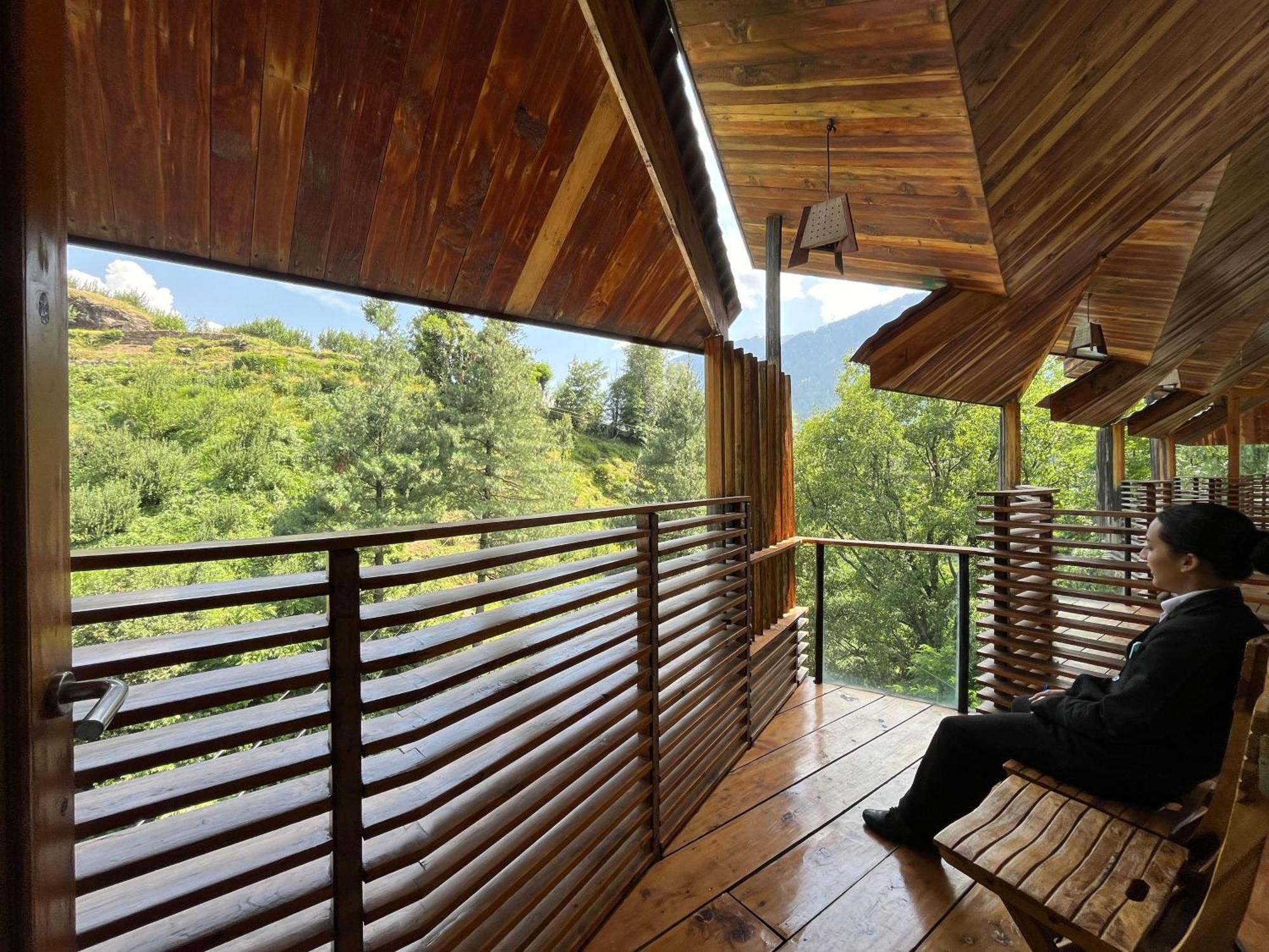 Manuallaya The Resort & Spa Manāli Exteriör bild