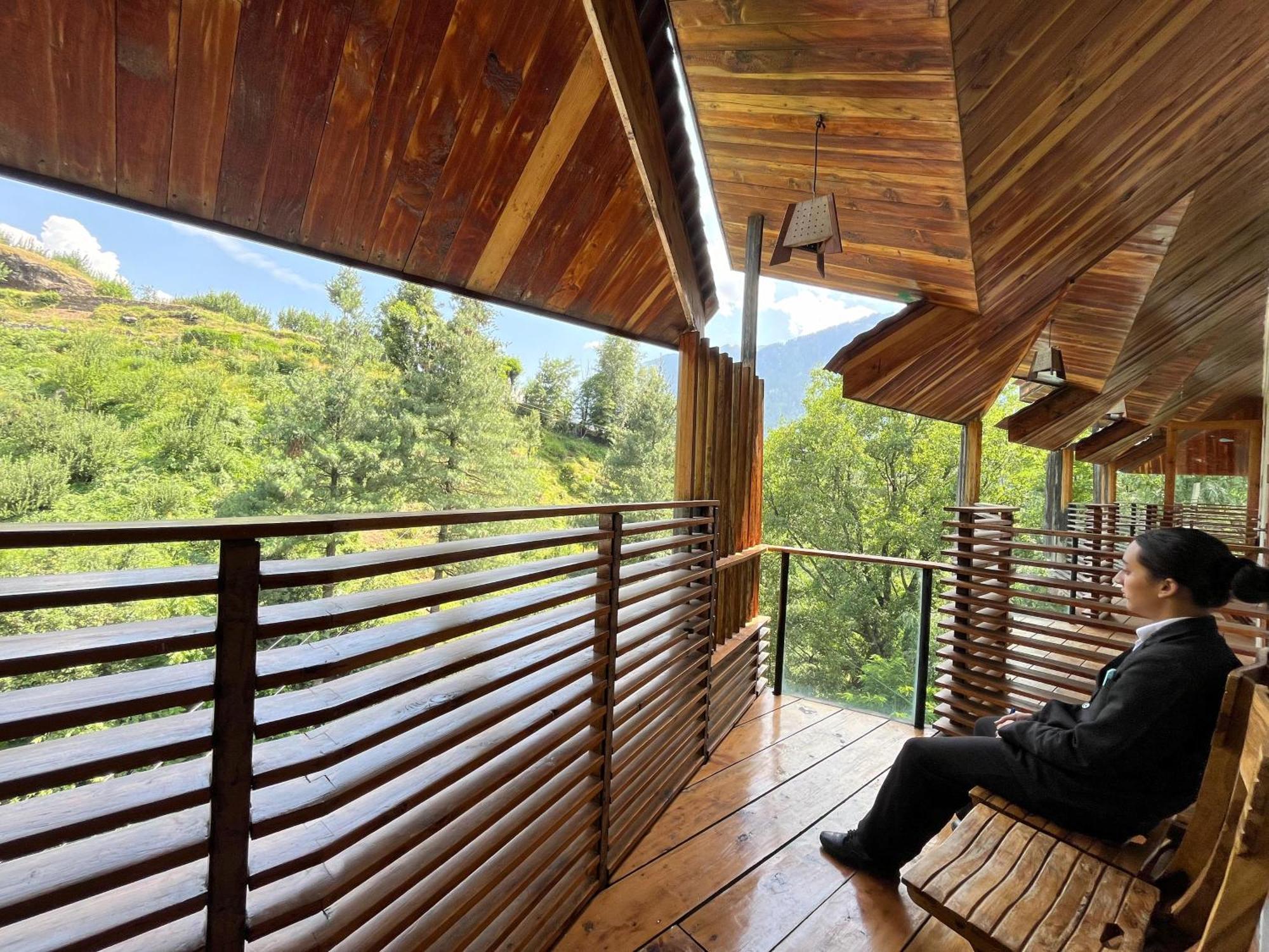 Manuallaya The Resort & Spa Manāli Exteriör bild